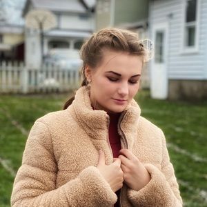 Meet your Posher, Sierra